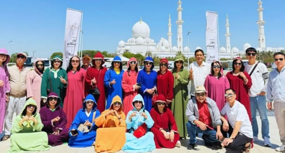 Đoàn du khách Dubai - AbuDhabi tháng 4/2025