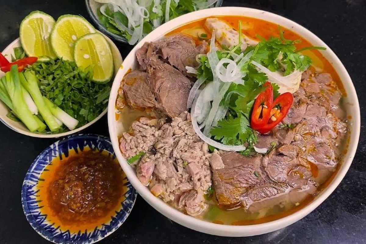 Món bún bò Huế ở Mỹ