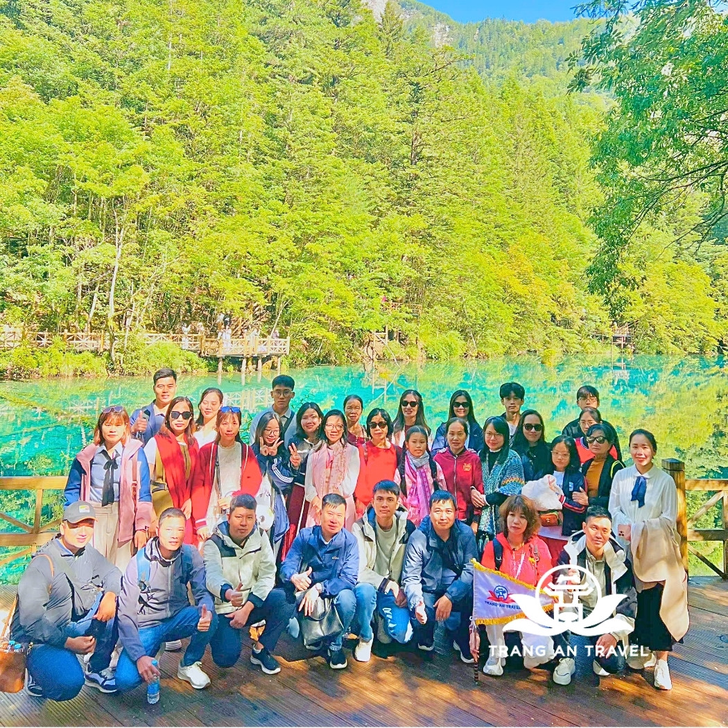 Cửu Trại Câu – Nơi gắn kết từ cảnh đẹp đến trái tim