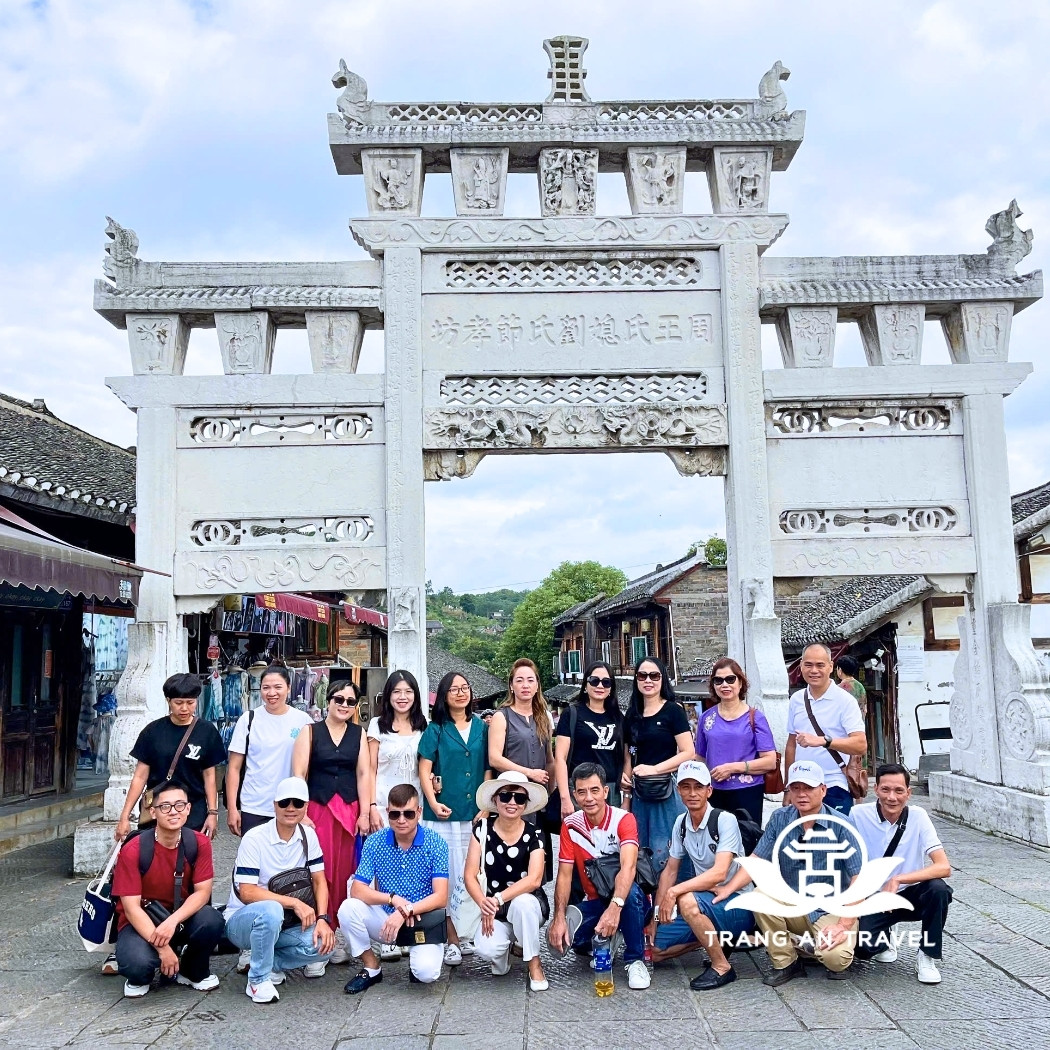 QUÝ CHÂU – NƠI CỔ TRẤN VÀ VĂN HÓA NGƯỜI MIÊU HUYỀN BÍ