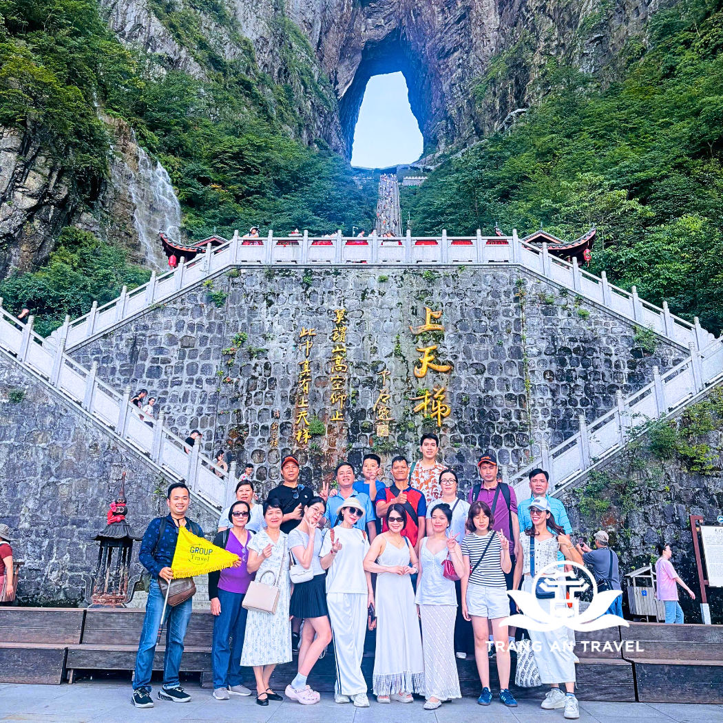 Chạm vào vẻ đẹp thần tiên ở Phượng Hoàng Cổ Trấn – Trương Gia Giới