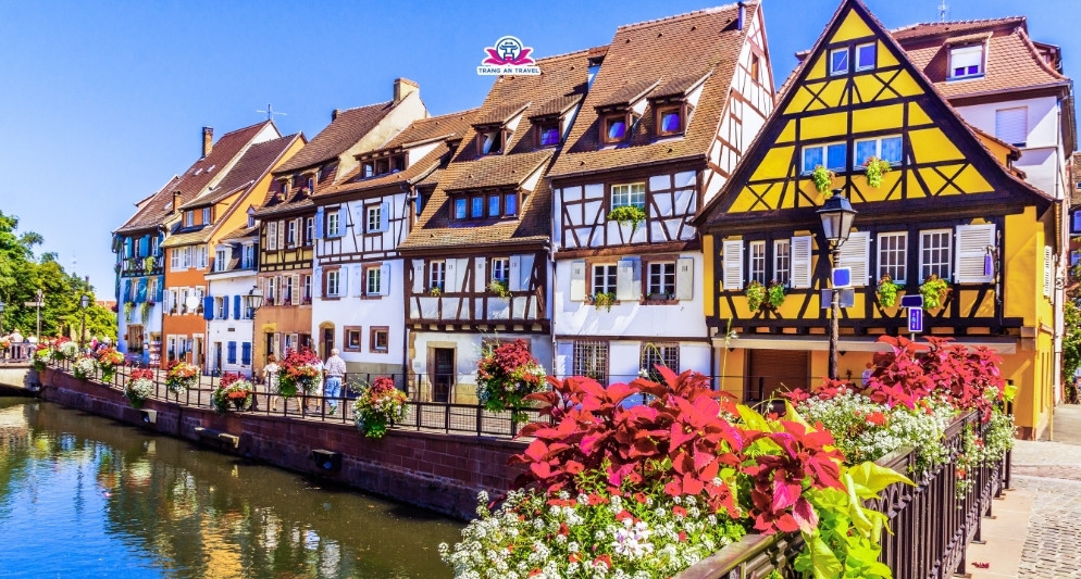 So sánh Colmar và Hallstatt – Nên chọn làng cổ nào khi đi châu Âu?
