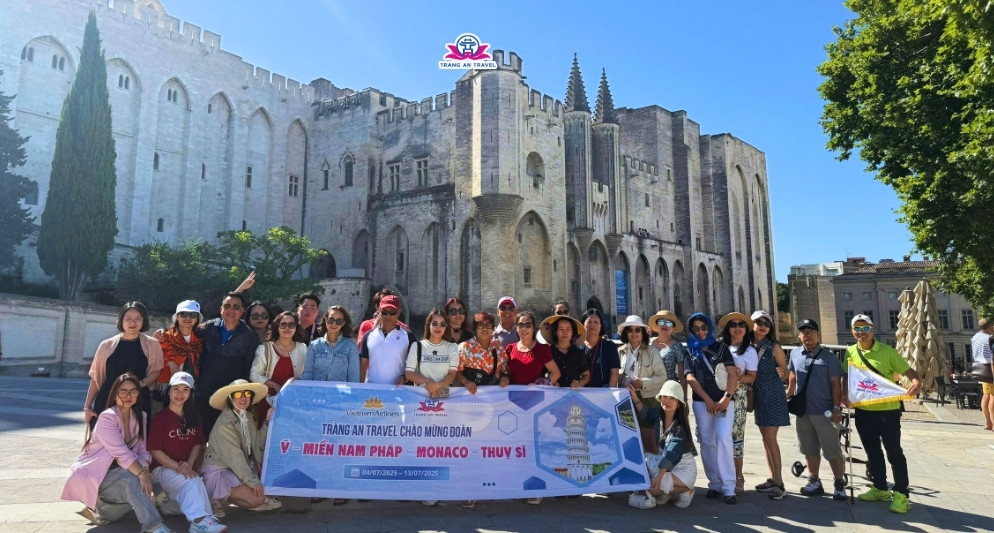 Đoàn famtrip khám phá Ý – miền Nam Pháp – Thuỵ Sĩ cùng sắc lavender mộng mơ