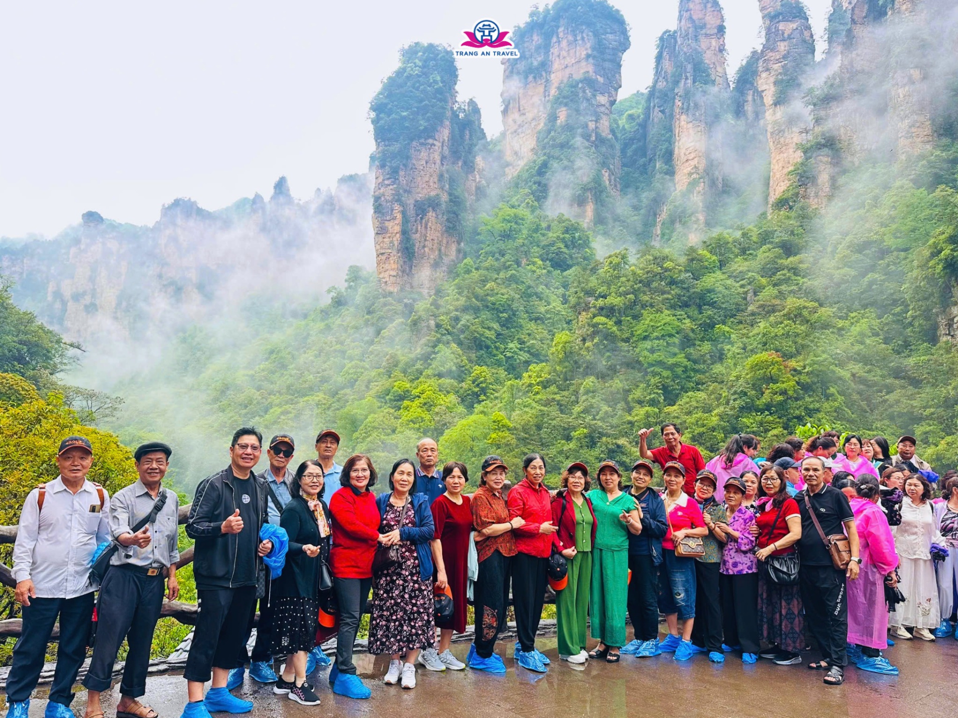 Đoàn du lịch PHƯỢNG HOÀNG CỔ TRẤN - TRƯƠNG GIA GIỚI