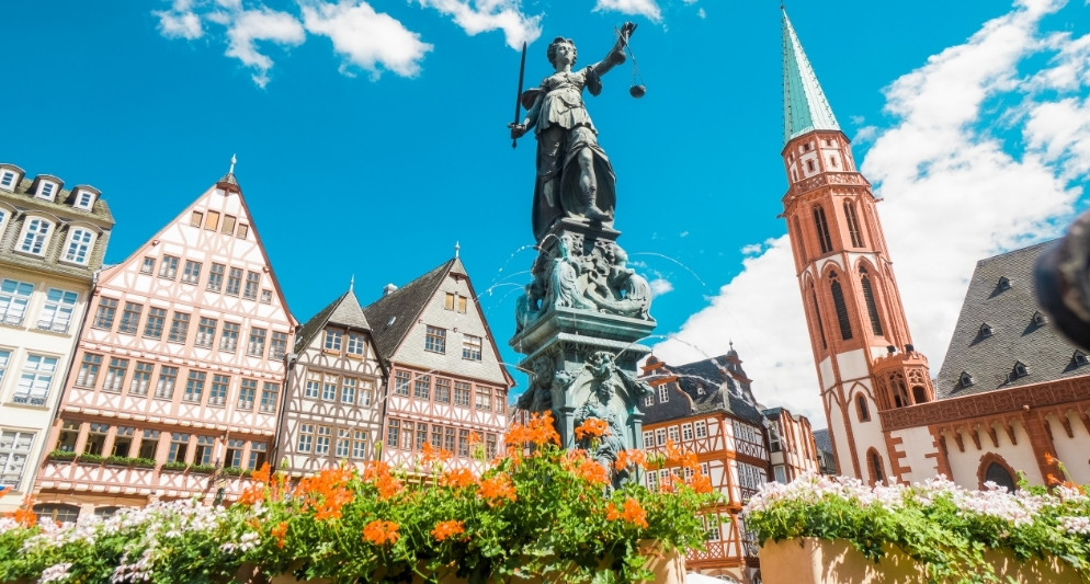 So sánh nên đi tour châu Âu ít hay nhiều quốc gia trong một hành trình?