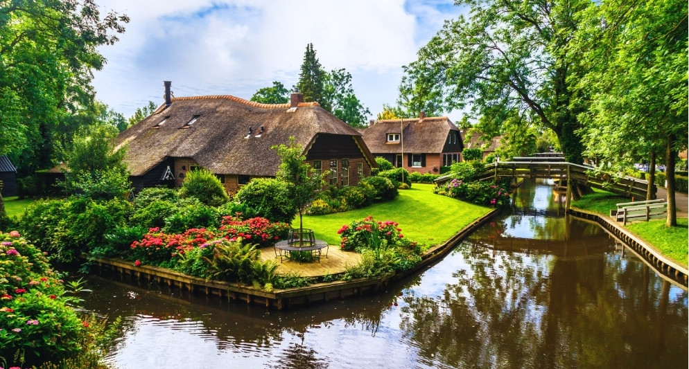 Tour Châu Âu 5 Nước 9N8Đ Khởi Hành Hè 2025: Khám Phá Làng Giethoorn – Venice Cổ Tích Của Hà Lan Cùng Tràng An Travel