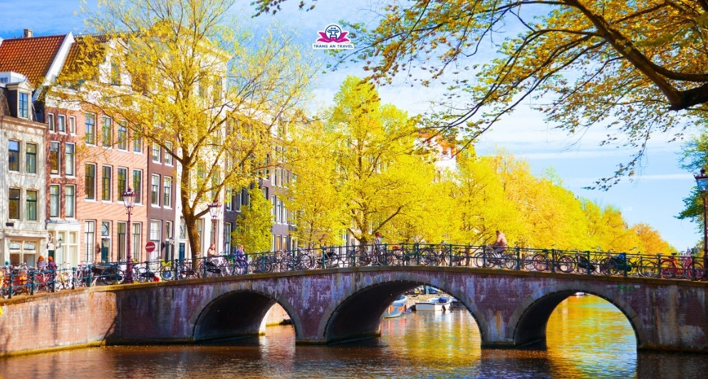 So sánh giá tour châu Âu mùa thu 2025: Chọn thời điểm – chọn hành trình – tối ưu ngân sách