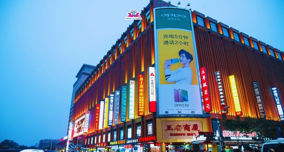 Khám phá phố đi bộ Vương Phủ Tỉnh – Trái tim sôi động của Bắc Kinh về đêm