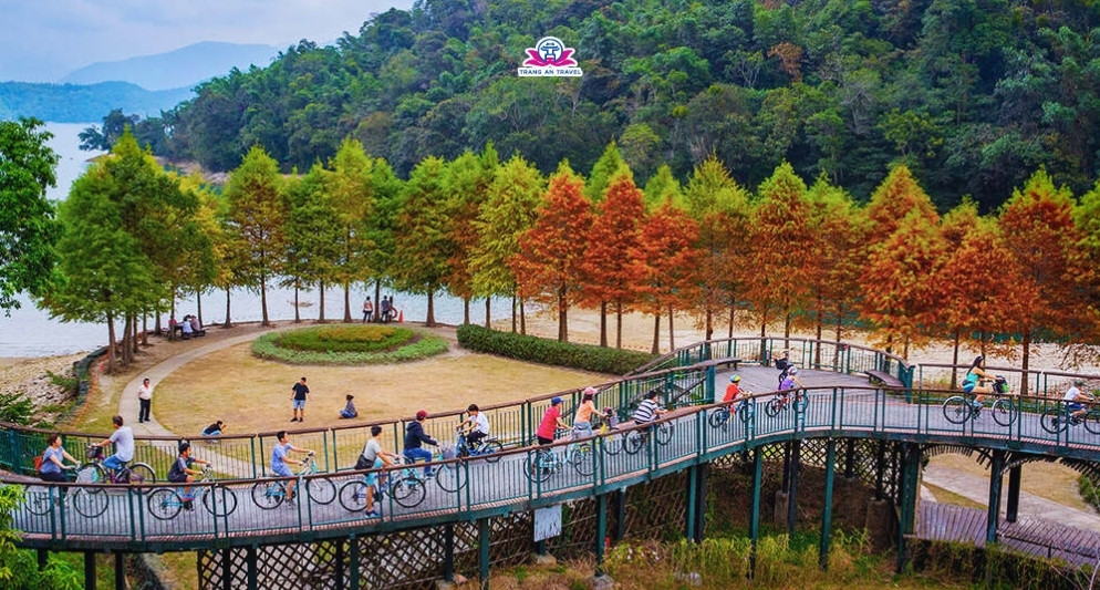 Hồ Nhật Nguyệt mùa thu – Bức tranh thiên nhiên sống động giữa lòng Đài Loan