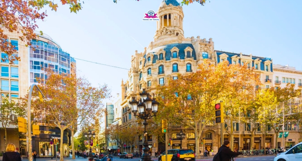 Mùa thu ở Barcelona có gì khiến du khách mê đắm?